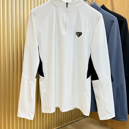 プラダ Tシャツ