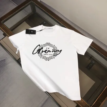 ジバンシィ Tシャツ