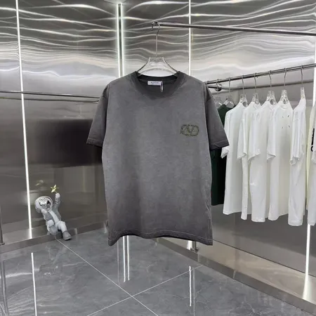 ヴァレンティノ Tシャツ