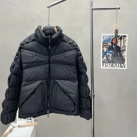 フェンディ ダウンジャケット