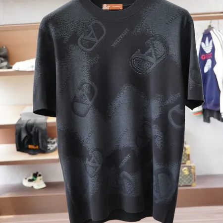 ヴァレンティノ Tシャツ