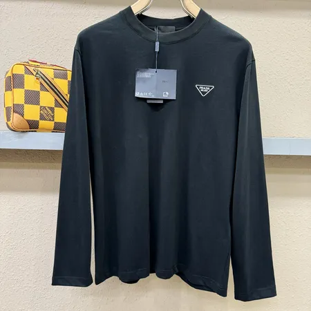 プラダ Tシャツ