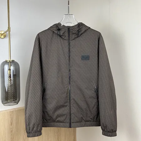 フェンディ ダウンジャケット