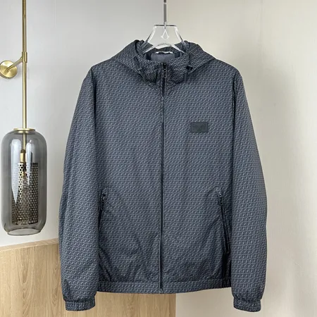 フェンディ ダウンジャケット