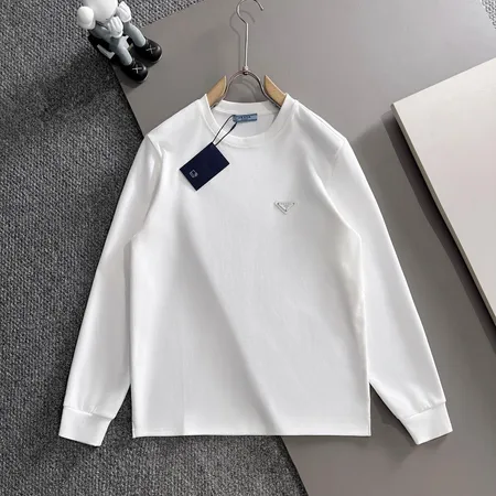 プラダ Tシャツ