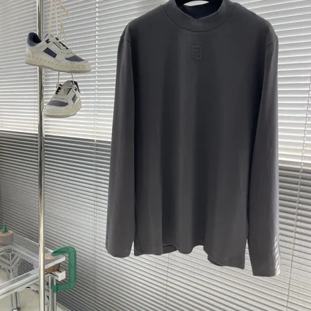 フェンディ Tシャツ