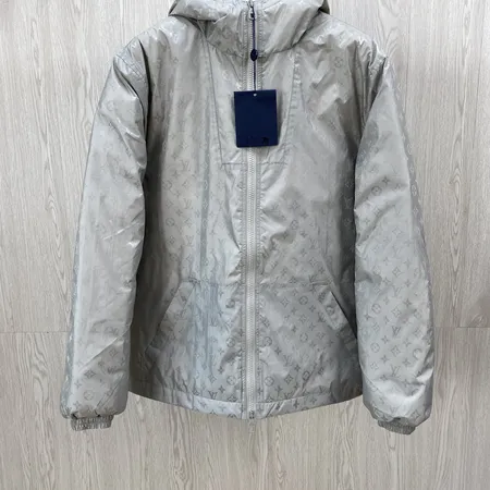 ルイヴィトン ダウンジャケット