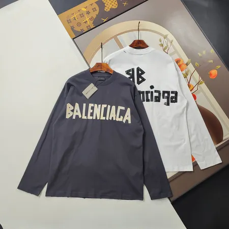 バレンシアガ Tシャツ