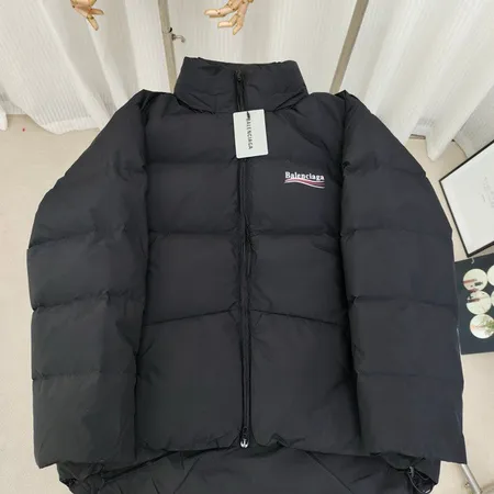 バレンシアガ ダウンジャケット