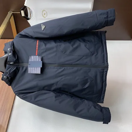 プラダ ダウンジャケット