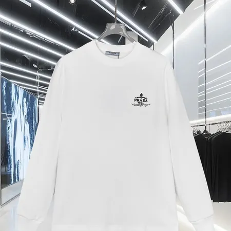 プラダ Tシャツ