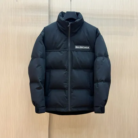バレンシアガ ダウンジャケット