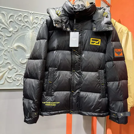 フェンディ ダウンジャケット