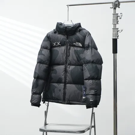 カウズ ダウンジャケット