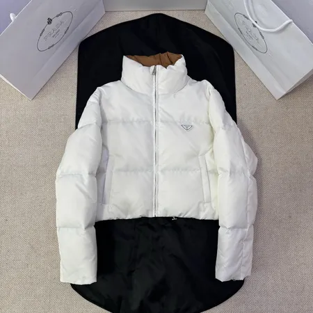 プラダ ダウンジャケット