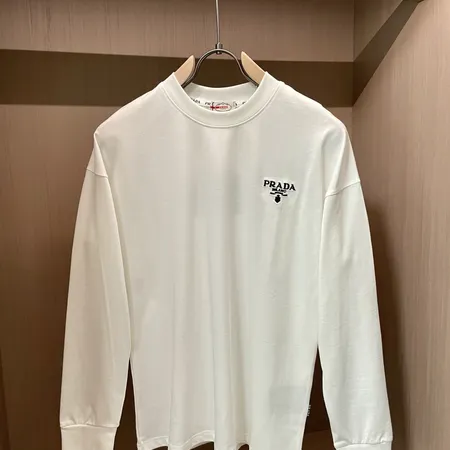 プラダ Tシャツ