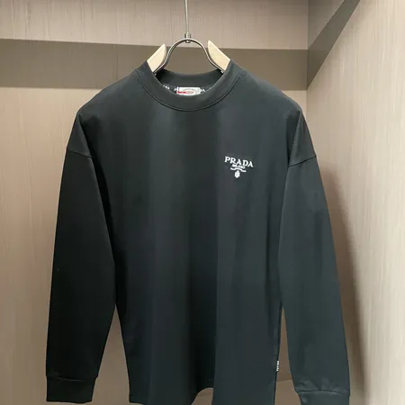 プラダ Tシャツ