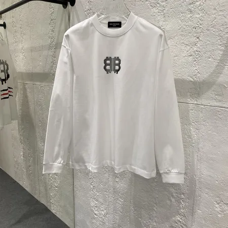 バレンシアガ Tシャツ