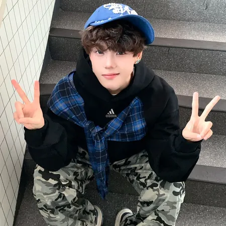 アディダス パーカー