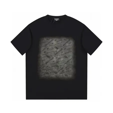 バレンシアガ Tシャツ