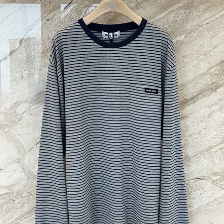 ミュウミュウ パーカー