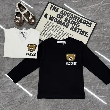 モスキーノ パーカー