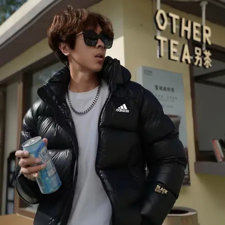 アディダス ダウンジャケット