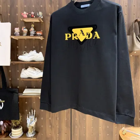 プラダ Tシャツ