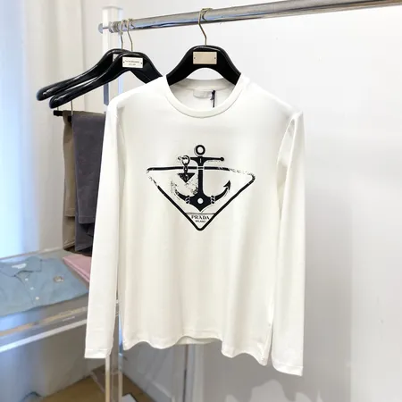 プラダ Tシャツ