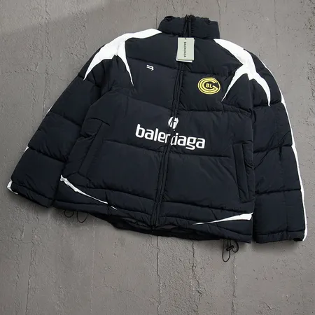 バレンシアガ ダウンジャケット