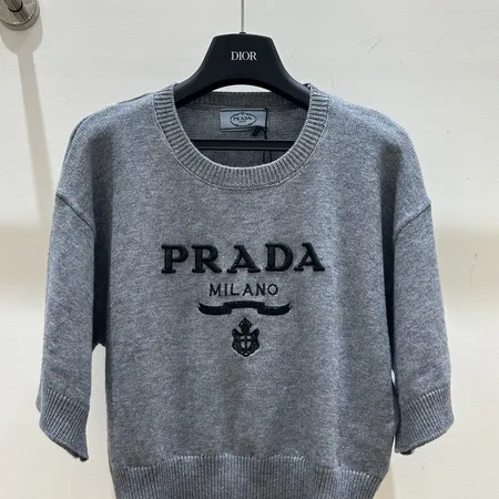 プラダ Tシャツ