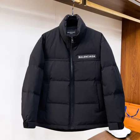 バレンシアガ ダウンジャケット