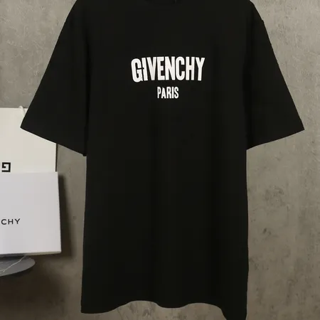 ジバンシィ Tシャツ