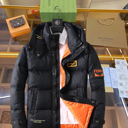 フェンディ ダウンジャケット