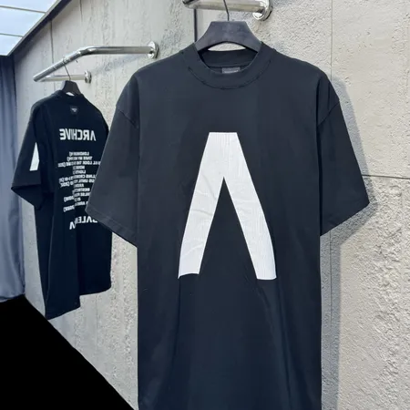 バレンシアガ Tシャツ