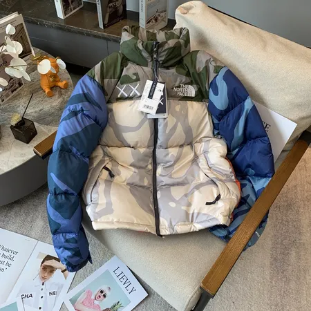 カウズ ダウンジャケット