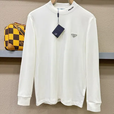 プラダ Tシャツ