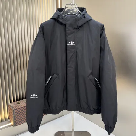 バレンシアガ ダウンジャケット