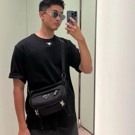 プラダ Tシャツ