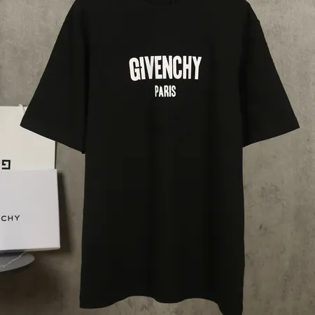 ジバンシィ Tシャツ