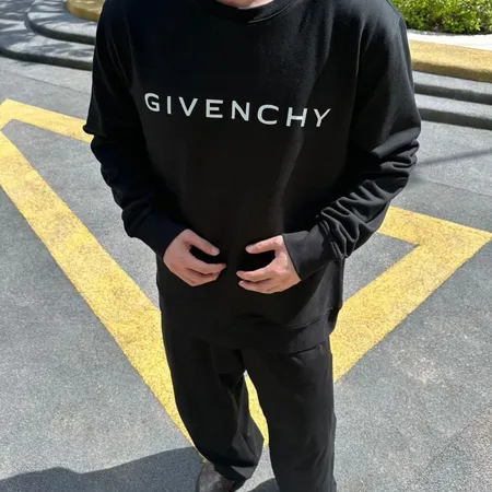 ジバンシィ パーカー