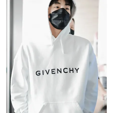 ジバンシィ パーカー