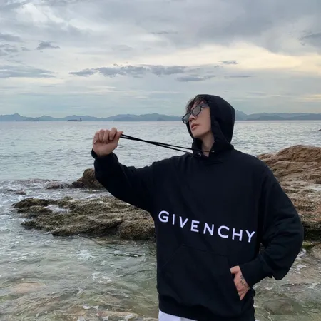 ジバンシィ パーカー