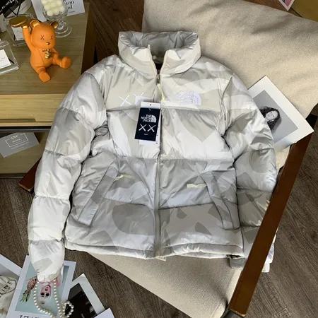 カウズ ダウンジャケット