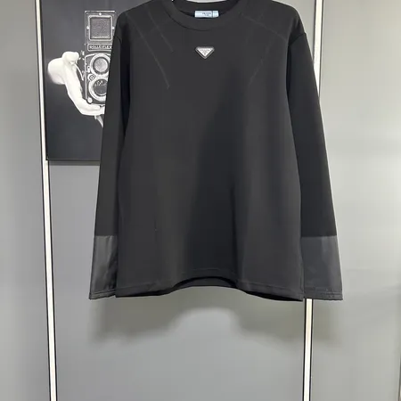 プラダ Tシャツ