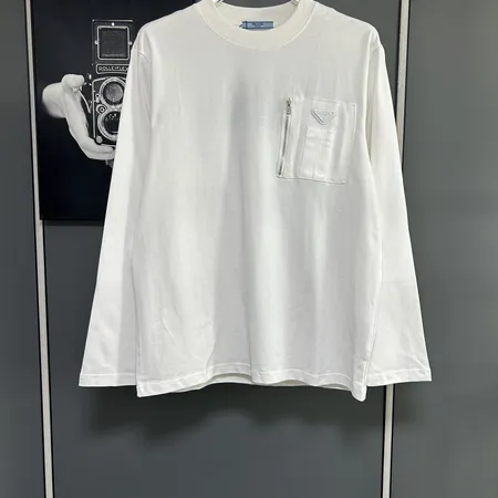 プラダ Tシャツ