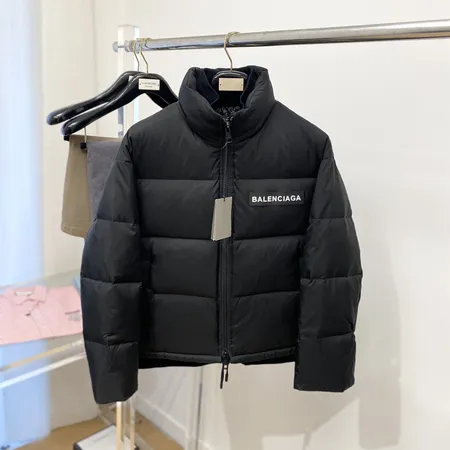 バレンシアガ ダウンジャケット