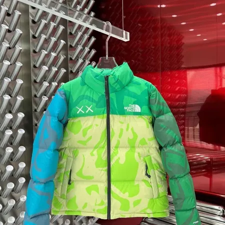 カウズ ダウンジャケット