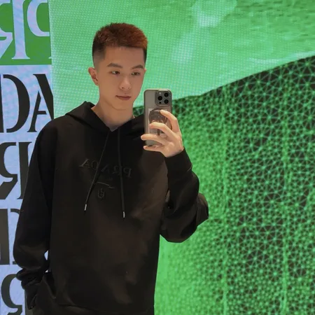 プラダ パーカー