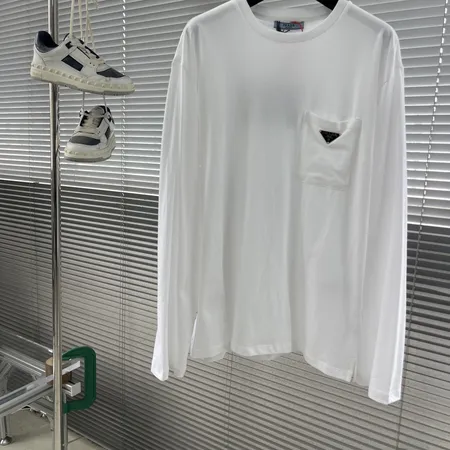 プラダ Tシャツ